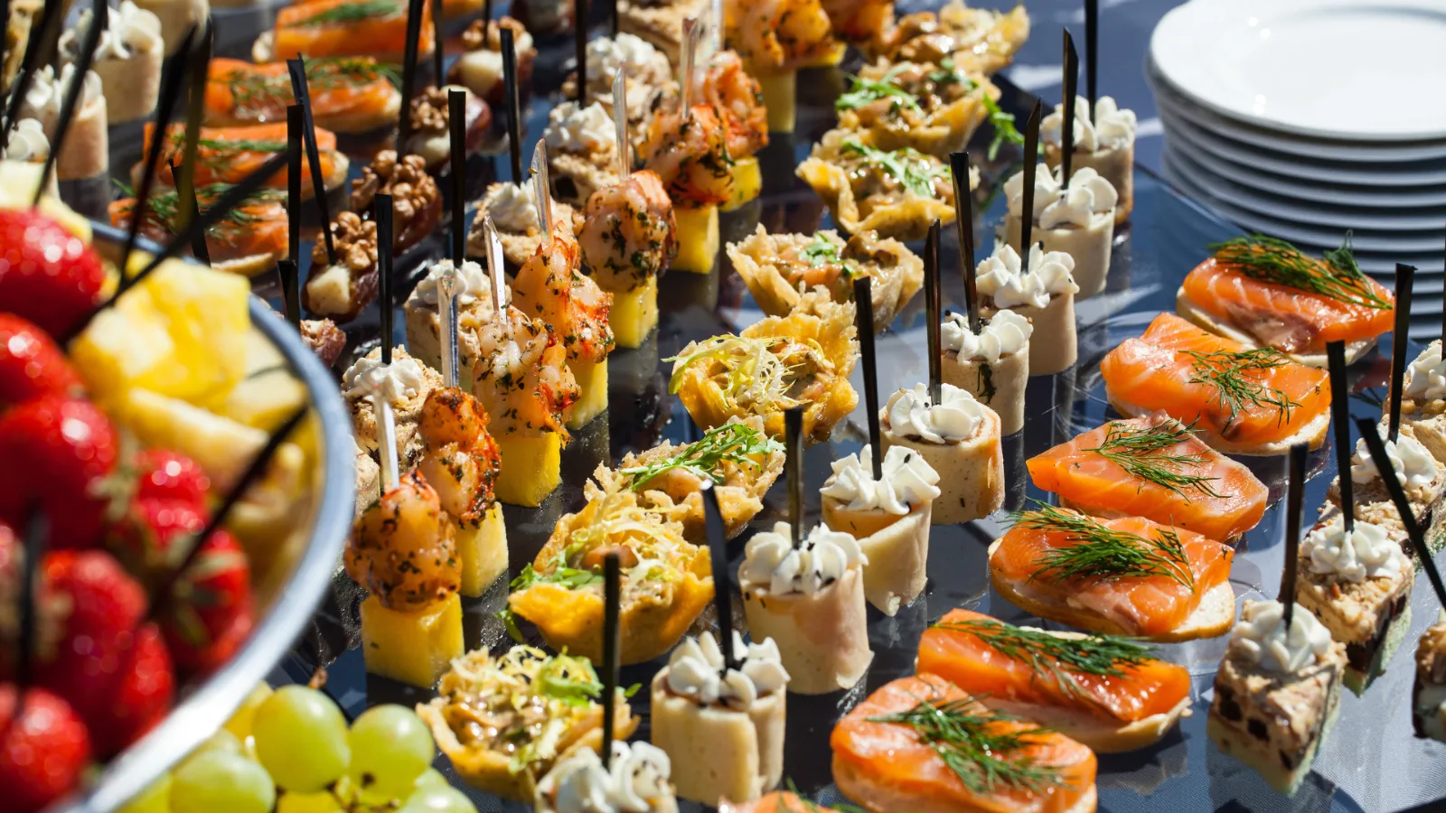 Table de repas de mariage dressée par le Traiteur du Pont Long